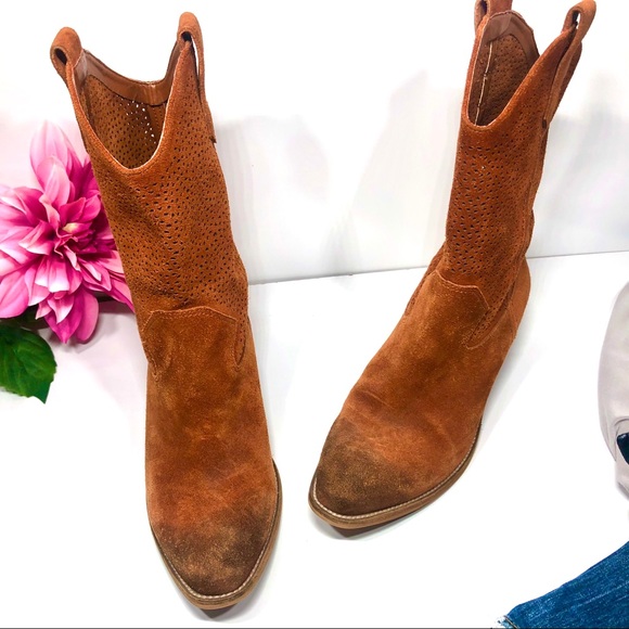 BCBG Suede Boot Rust color size 7.5 B - Picture 7 of 16